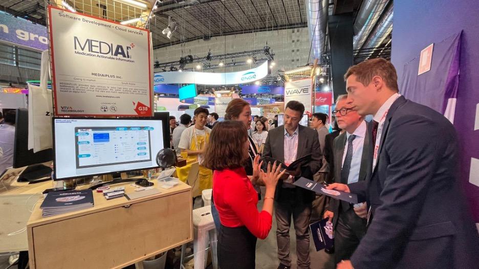 Visit of the Minister of the Economy of Luxembourg and officials to the MEDIAIPLUS booth at Vivatech (Image provided by MEDIAIPLUS)
