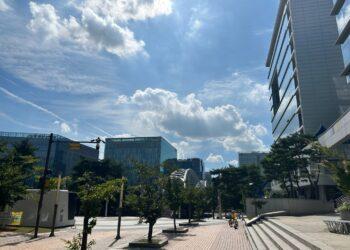 Square view of the Pangyo Techno Valley U-Space (Photo courtesy of BeSUCESS)