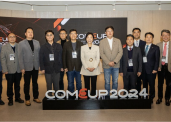 COMEUP 2024 organising committee including beSUCCESS Media Group's James Jung (R)